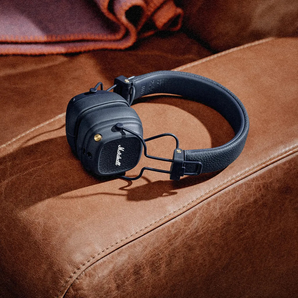 Marshall Major V Midnight Blue On Ear Bluetooth Headphones Lifestyle