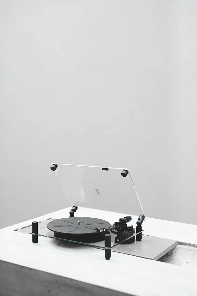 Transparent Turntable Black Lifestyle